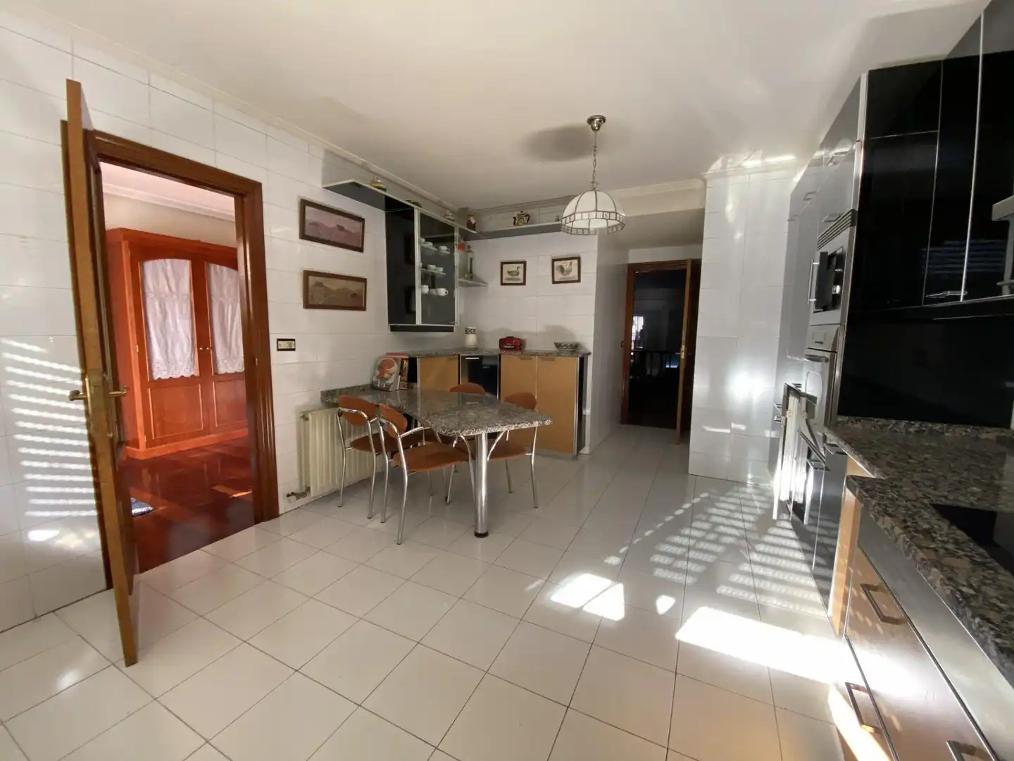 Küche von Einfamilien-Reihenhaus zum Verkauf in Loiu mit Heizung, Privatgarten und Terrasse