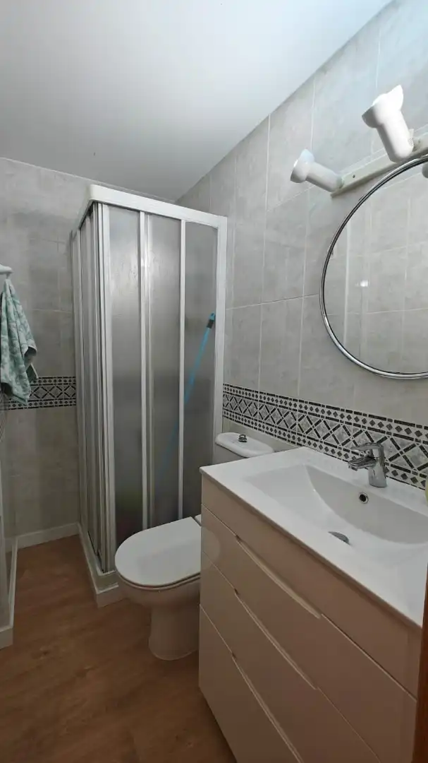 Bathroom of Flat for sale in Valencia  with Air Conditioner, Furnished and Oven
