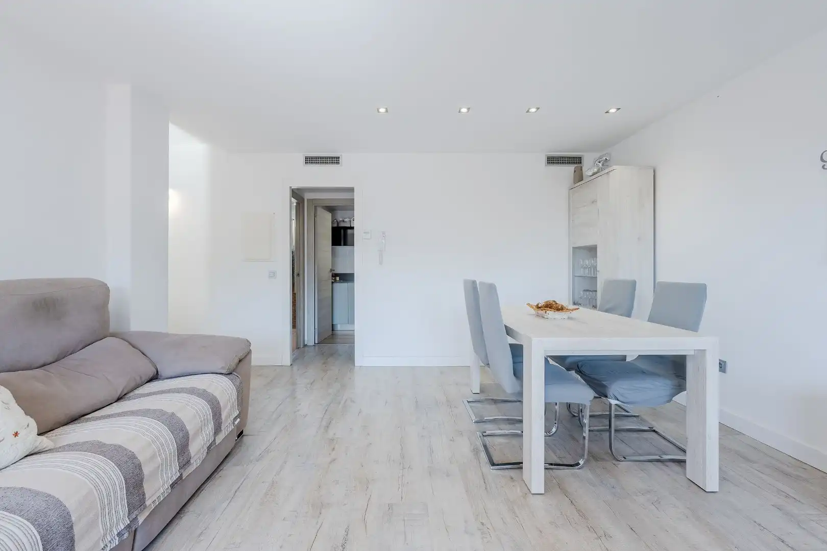 Sala d'estar de Casa adosada en venda en Calafell amb Aire condicionat, Calefacció i Jardí privat