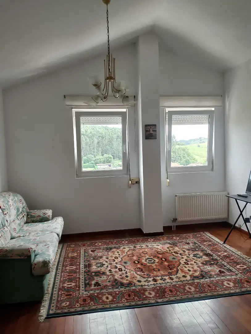 Sala de estar de Ático en venta en Santa Cruz de Bezana con Calefacción, Parquet y Terraza