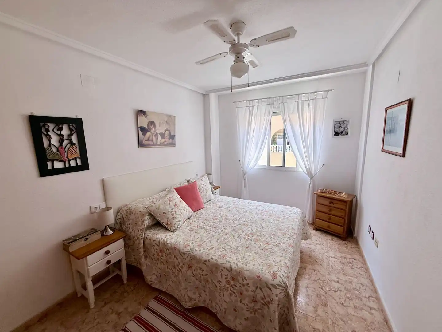 Dormitori de Apartament en venda en Torrevieja amb Terrassa, Moblat i Balcó