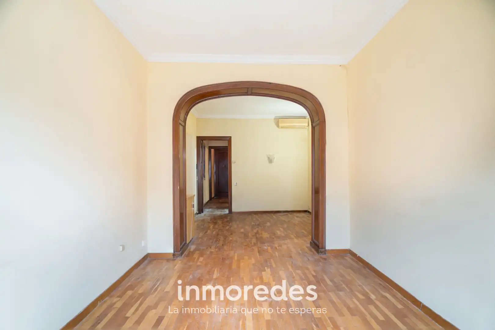 Vista exterior de Piso en venta en Barcelona con Parquet y Horno