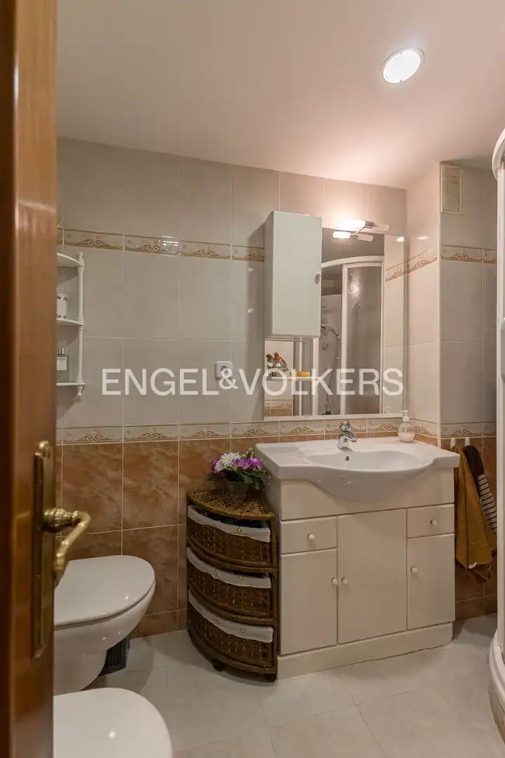 Bathroom of Flat for sale in Madrid  with Heating, Storage room and Furnished