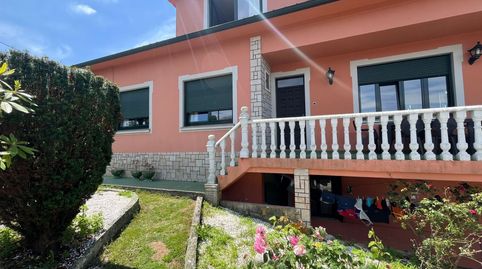 Chalet en venta en Meiras, 8 dormitorios.