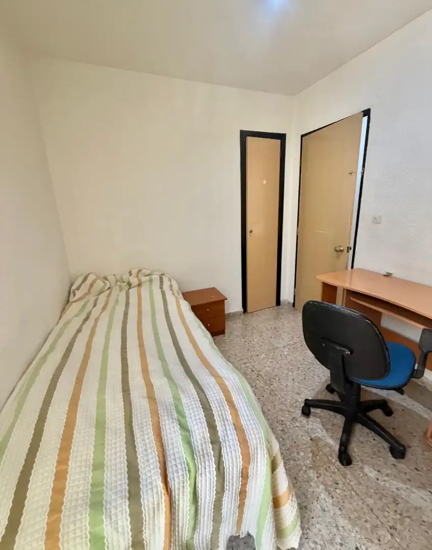 Dormitori de Pis en venda en Jaén amb Aire condicionat, Moblat i Balcó
