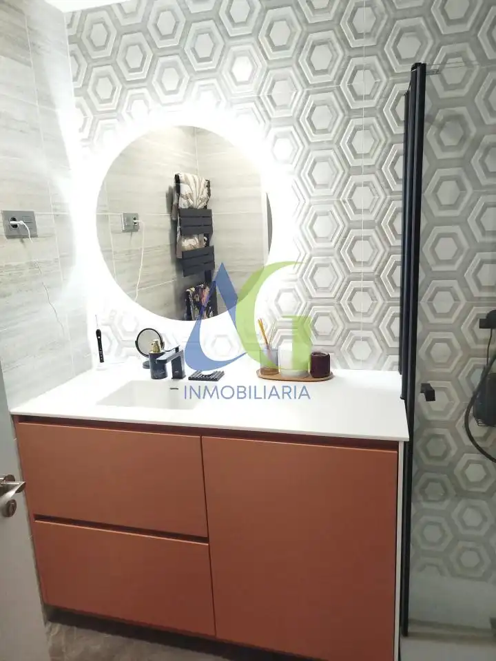 Bany de Apartament en venda en Villaquilambre amb Calefacció, Parquet i Terrassa