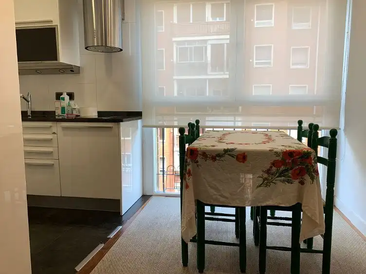 Cocina de Piso de alquiler en  Pamplona / Iruña con Calefacción, Parquet y Amueblado