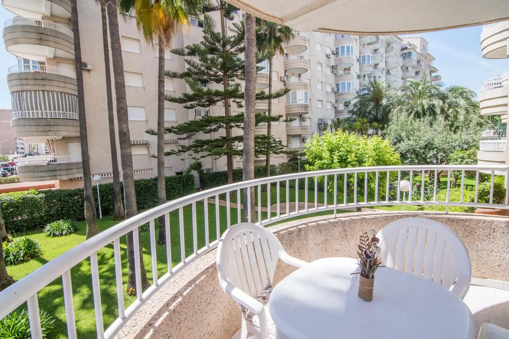 Terrasse von Wohnungen zum Verkauf in Gandia mit Klimaanlage, Privatgarten und Terrasse