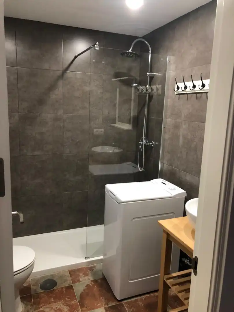 Badezimmer von Wohnung zur Miete in Fuengirola mit Klimaanlage, Terrasse und Möbliert