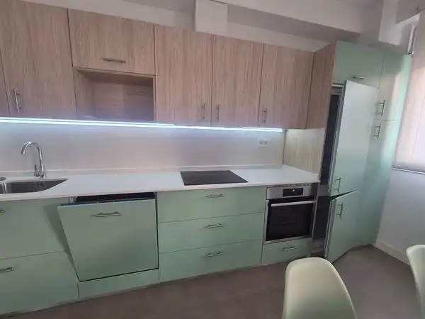 Cuina de Apartament de lloguer en Madrid amb Aire condicionat, Calefacció i Moblat