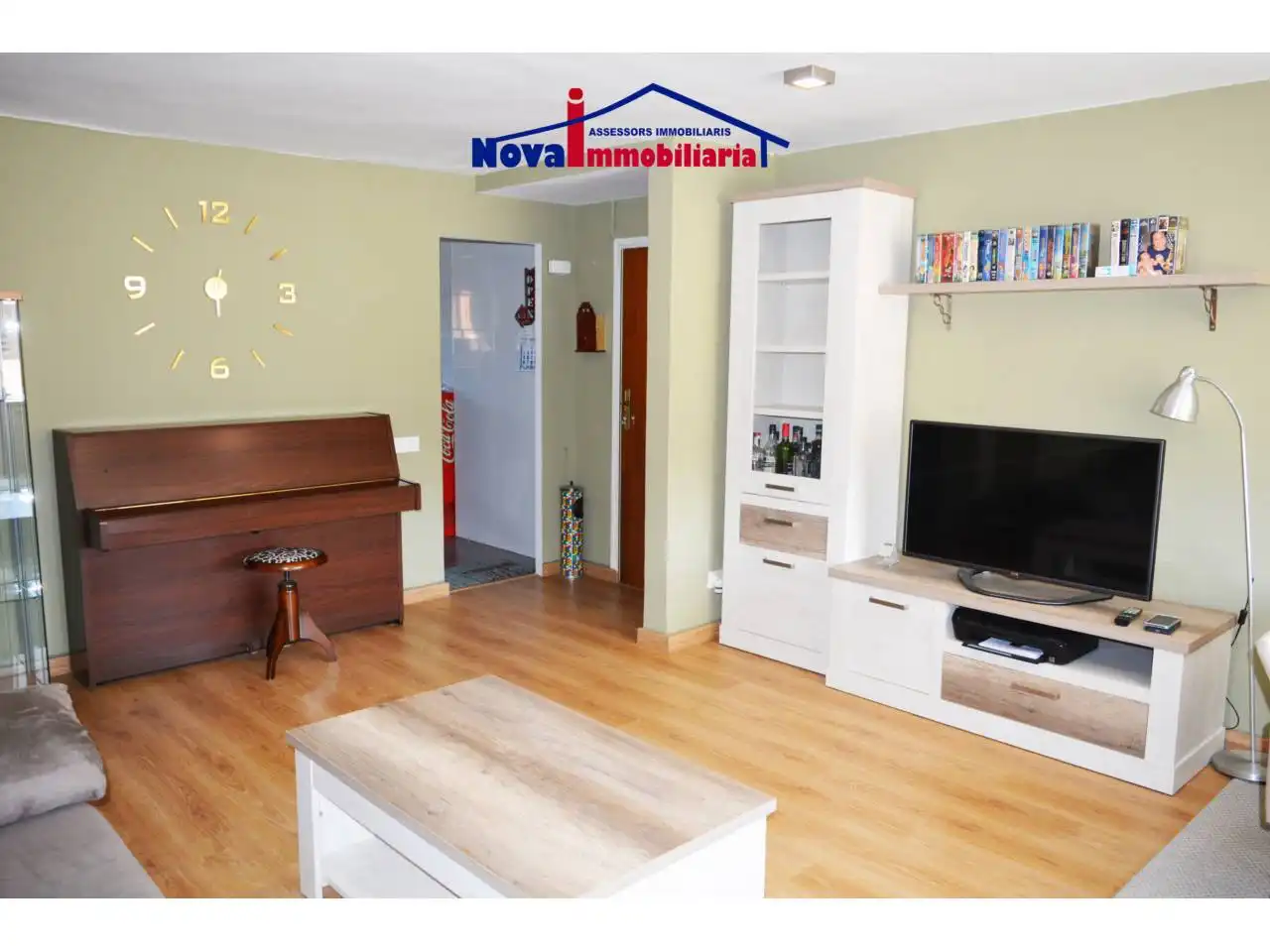 Living room of Flat for sale in Viladecans  with Parquet flooring, Furnished and Balcony