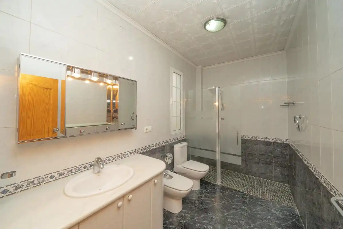 Baño de Casa adosada en venta en Teulada con Aire acondicionado, Calefacción y Terraza