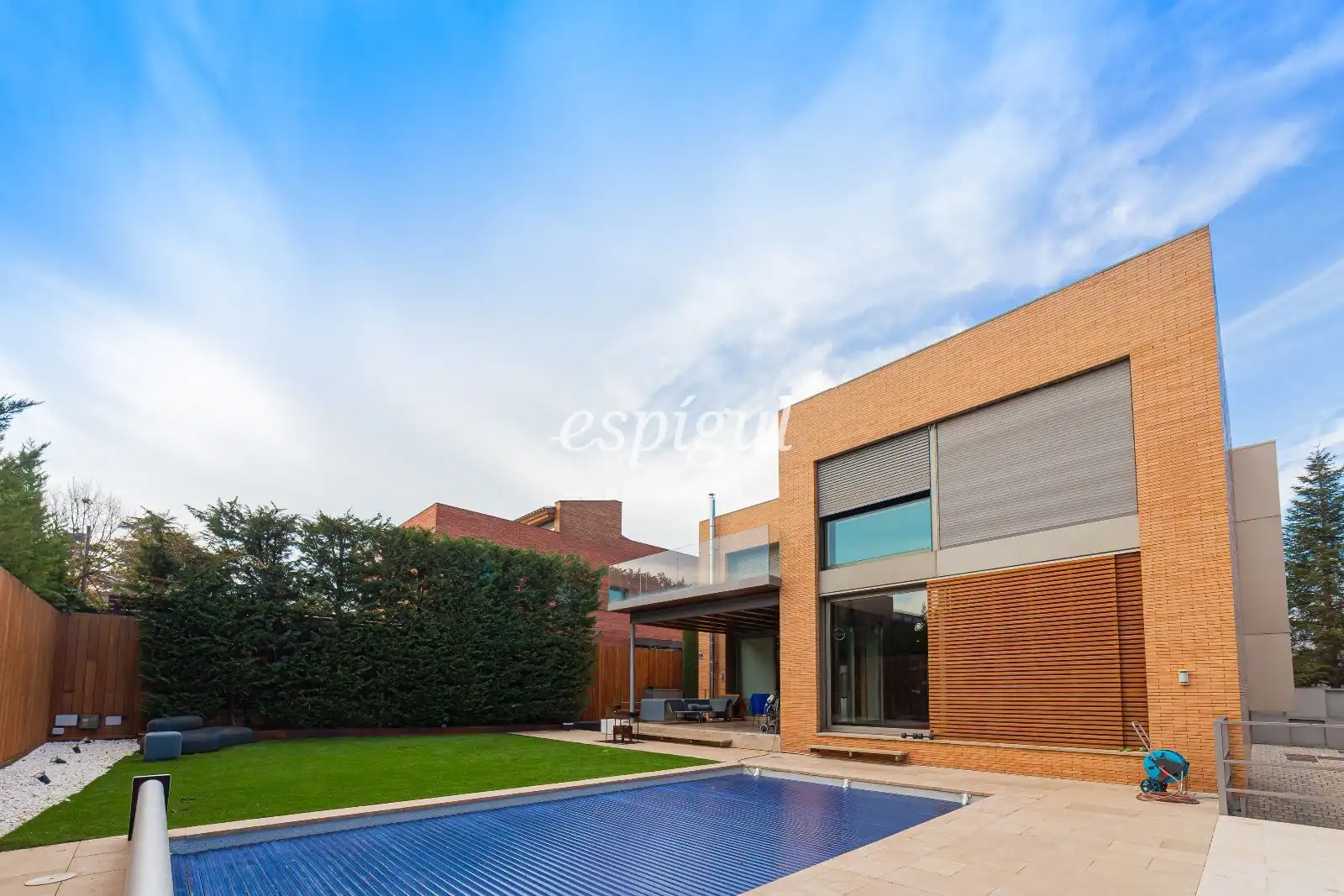 Vista exterior de Casa o chalet en venta en Sant Cugat del Vallès con Aire acondicionado, Parquet y Terraza
