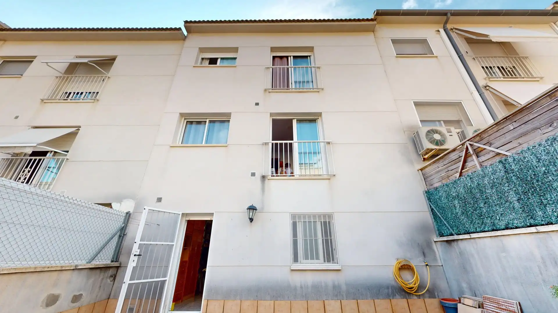 Vista exterior de Casa adosada en venta en Vilanova i la Geltrú con Calefacción y Terraza