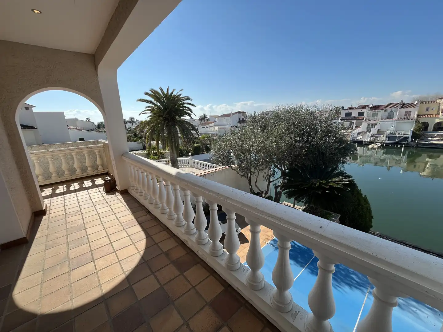 Vista exterior de Casa o xalet en venda en Empuriabrava