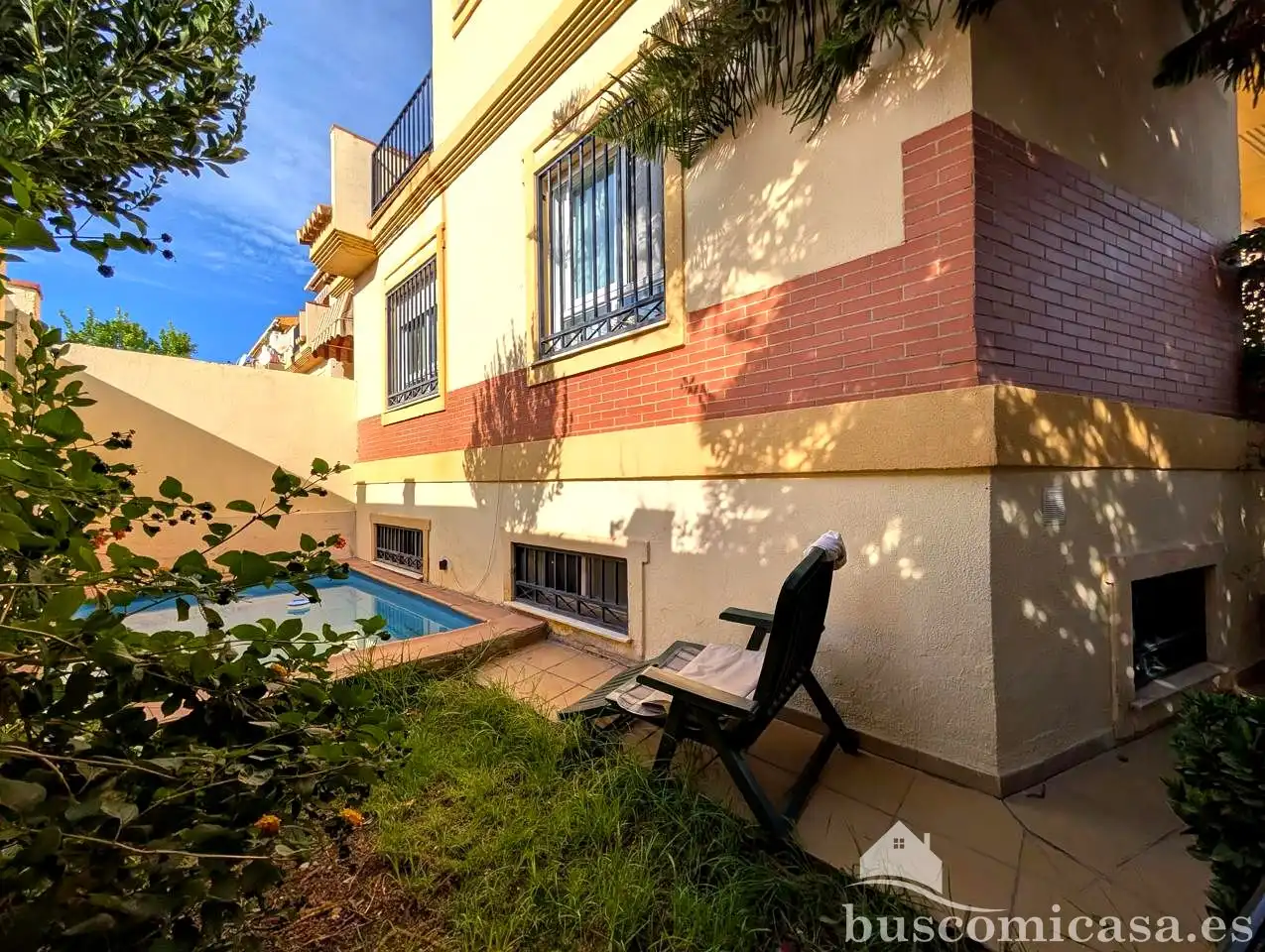 Vista exterior de Casa o xalet en venda en Linares amb Aire condicionat, Calefacció i Jardí privat
