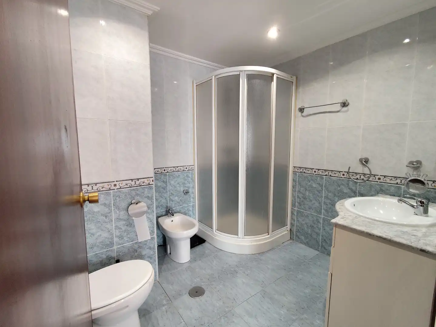 Badezimmer von Wohnung zum Verkauf in Móstoles mit Klimaanlage, Heizung und Parkett