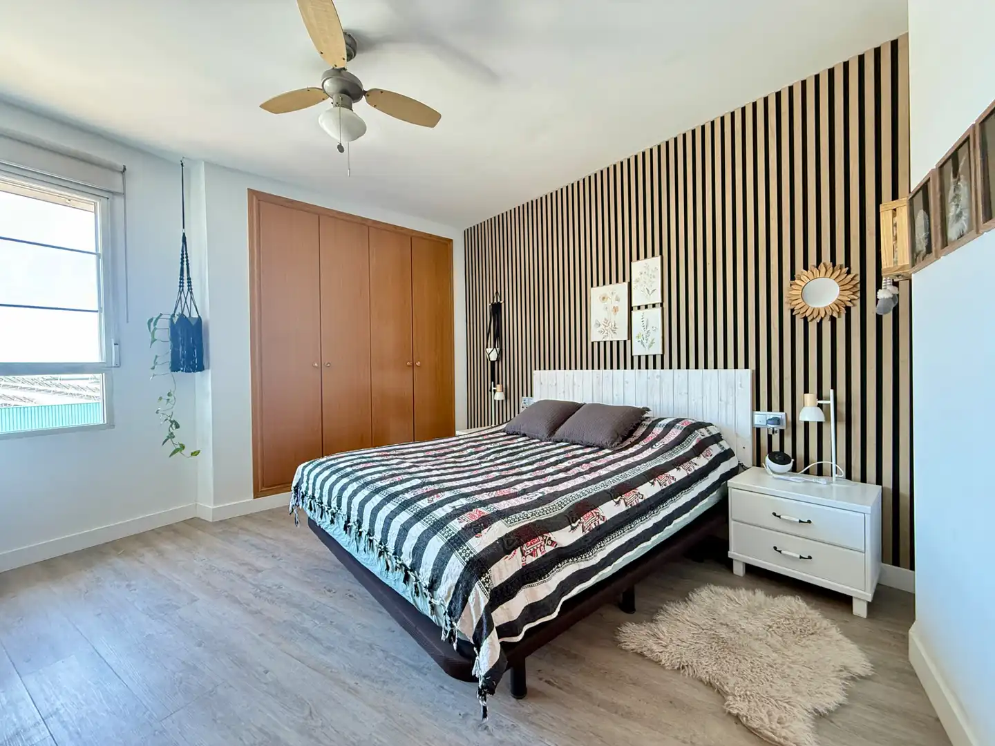 Bedroom of Flat for sale in La Pobla de Vallbona  with Air Conditioner, Furnished and Oven