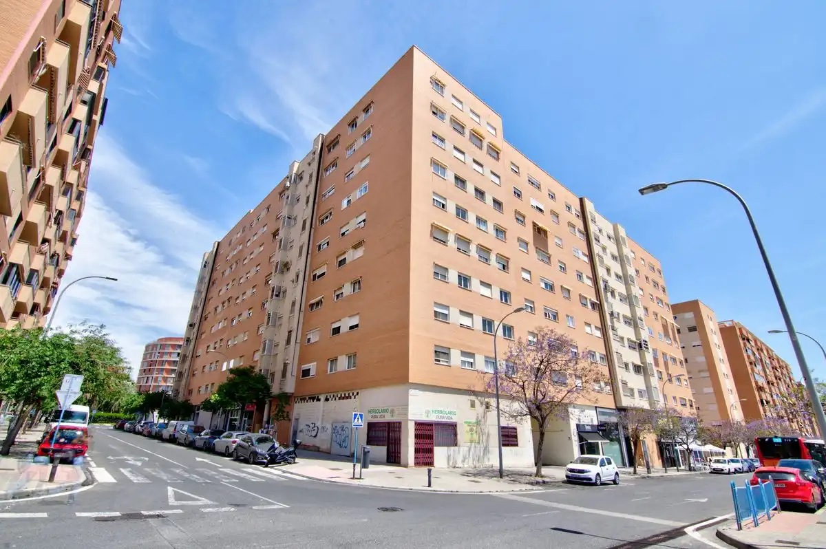 Vista exterior de Piso en venta en Alicante / Alacant con Calefacción y Piscina