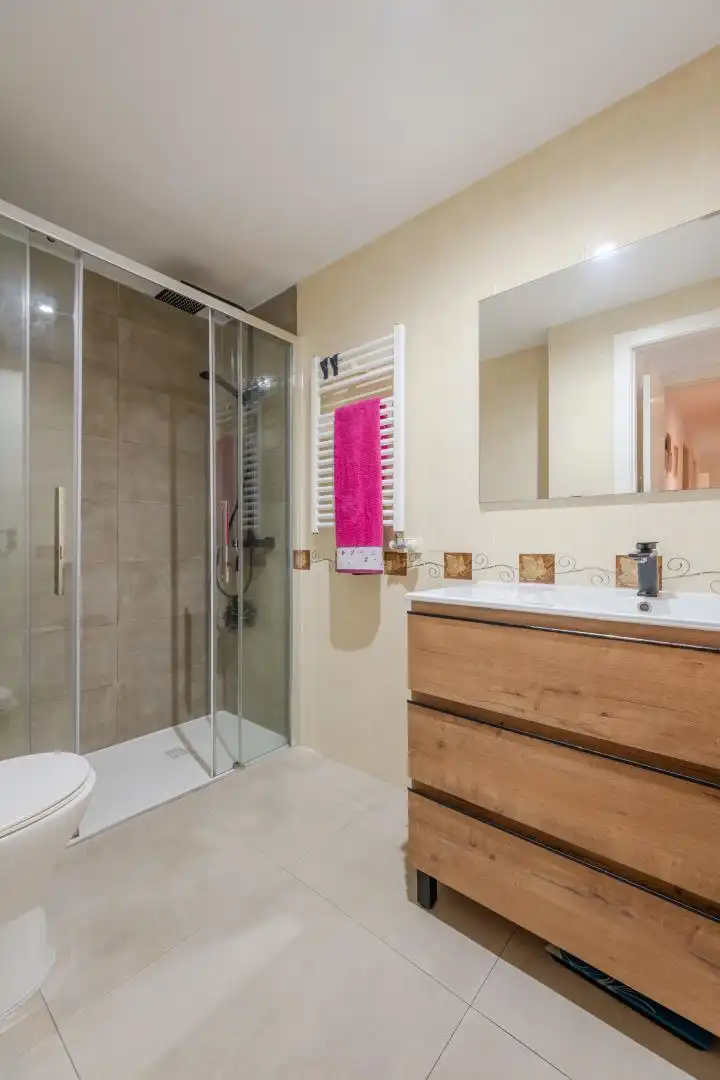 Baño de Dúplex en venta en Girona con Calefacción