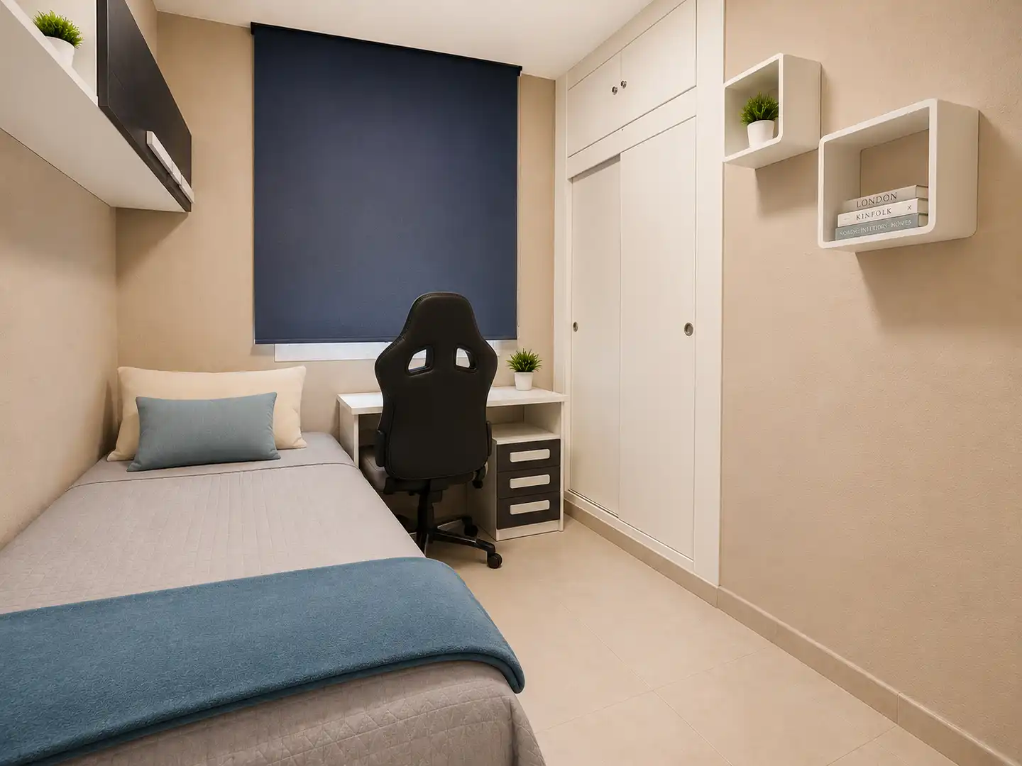 Bedroom of Flat for sale in Córdoba  with Air Conditioner, Heating and Oven
