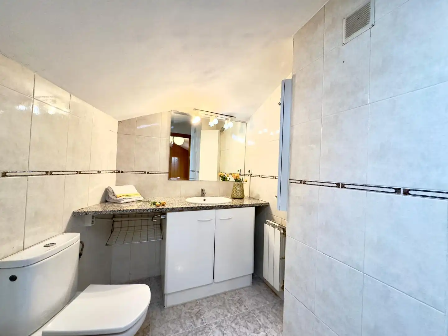 Badezimmer von Maisonette zum Verkauf in Rubí mit Klimaanlage, Heizung und Parkett