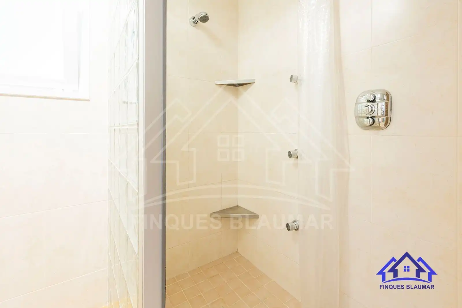Baño de Casa o chalet en venta en Arenys de Munt con Calefacción, Jardín privado y Trastero