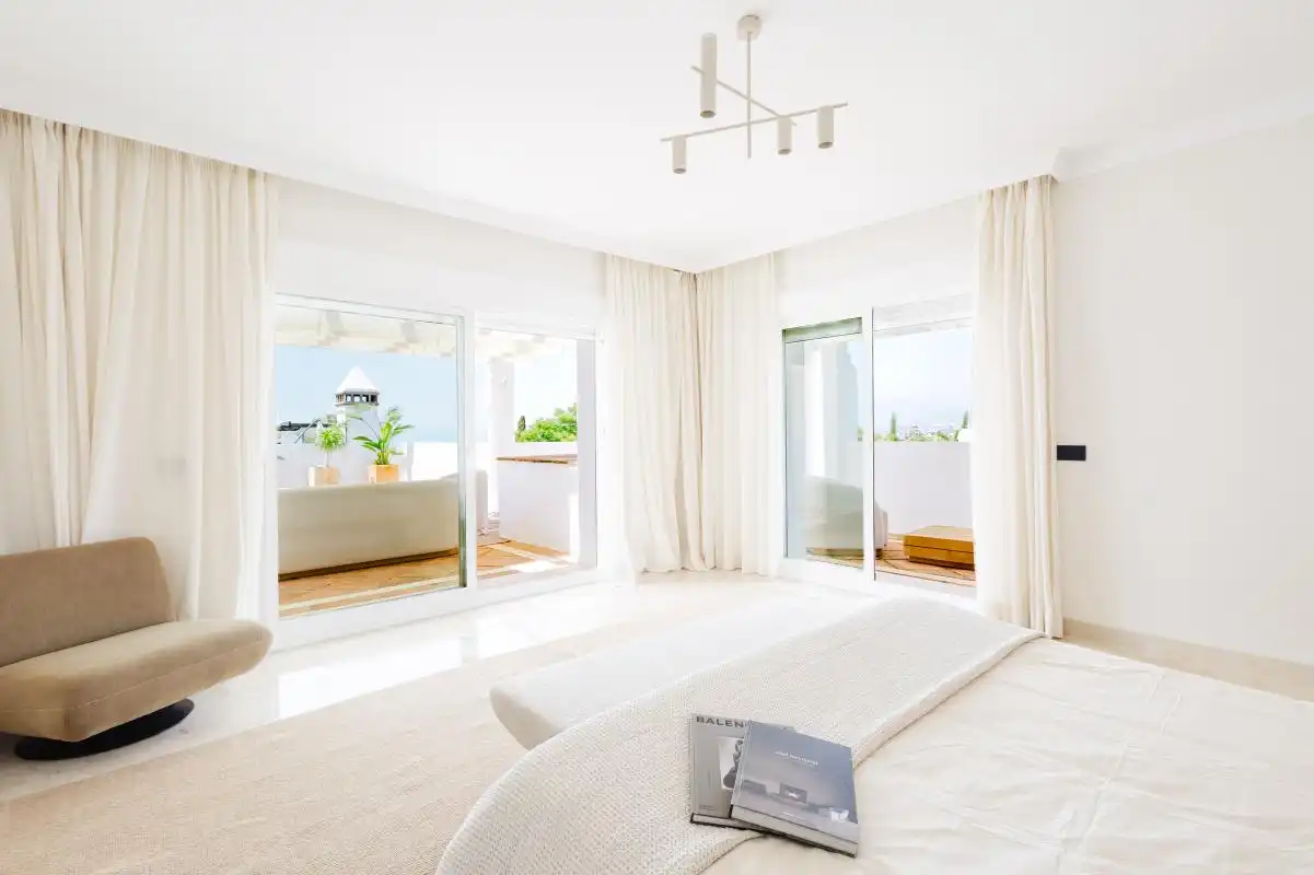 Habitación de Dúplex en venta en Marbella con Aire acondicionado, Calefacción y Jardín privado