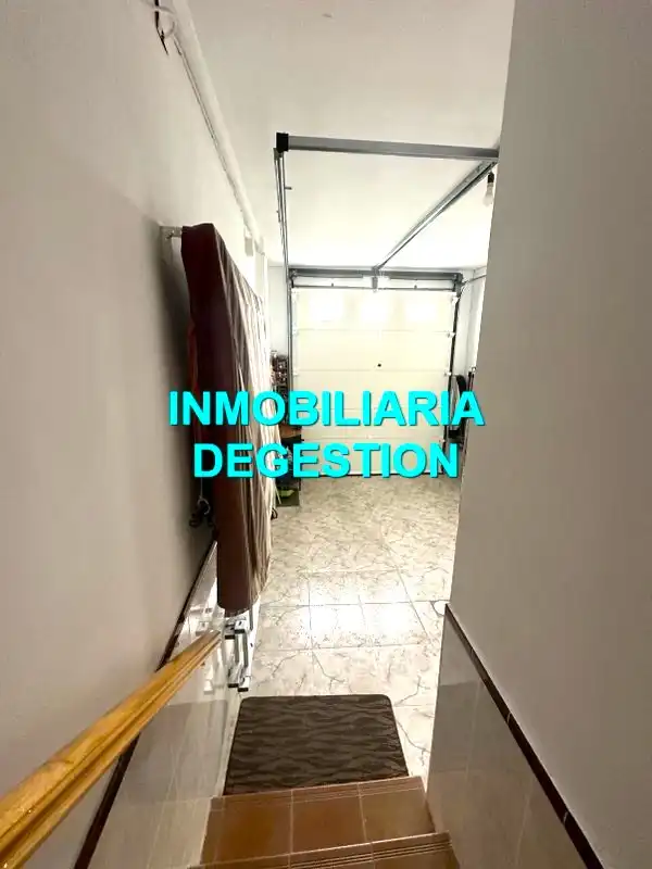 Aparcament de Casa o xalet en venda en Linares amb Aire condicionat, Calefacció i Jardí privat