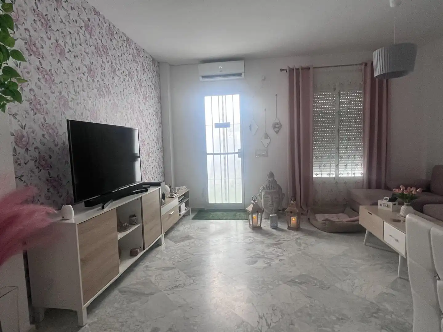 Sala de estar de Casa adosada en venta en Mairena del Alcor