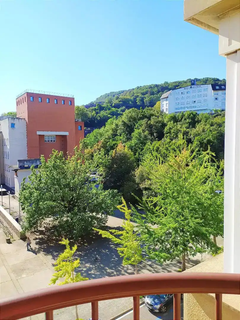 Vista exterior de Pis en venda en Donostia - San Sebastián  amb Balcó
