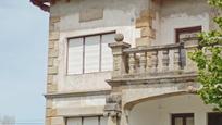 Vista exterior de Casa o xalet en venda en Campoo de Yuso amb Jardí privat i Balcó