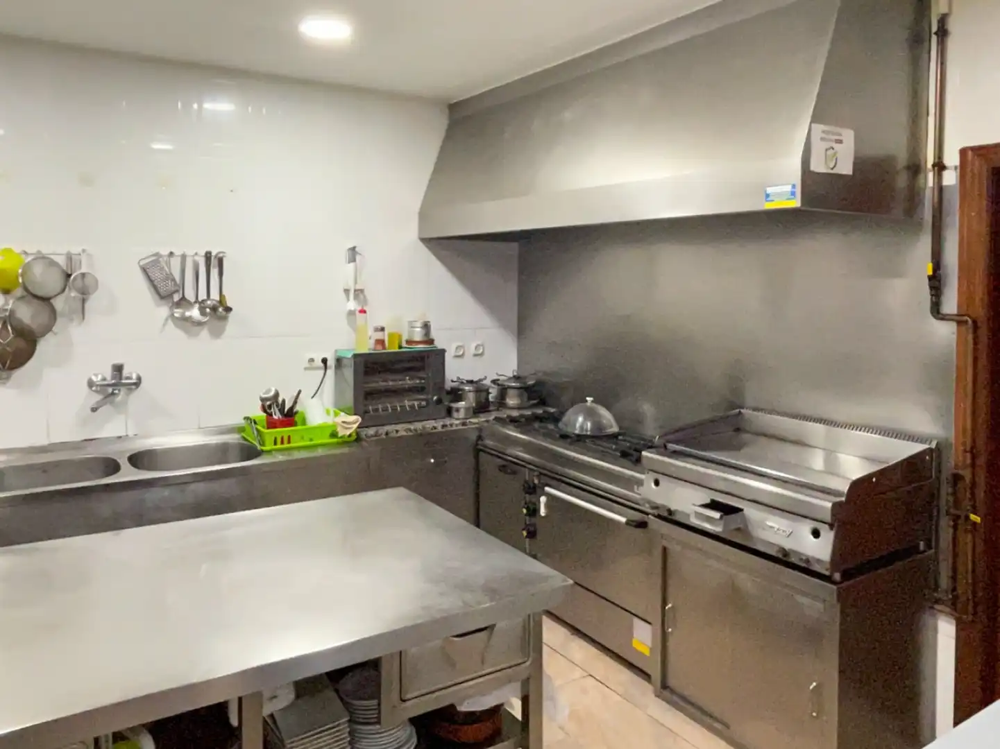Cuina de Local en venda en Sagunto / Sagunt amb Aire condicionat i Moblat