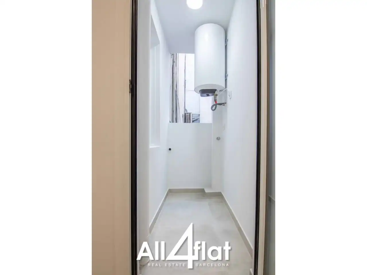 Flat for rent in Barcelona  with Air Conditioner and Alarm