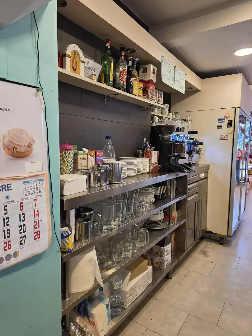 Business premises for transfer in Carrer Font de la Via 1, imagen 4
