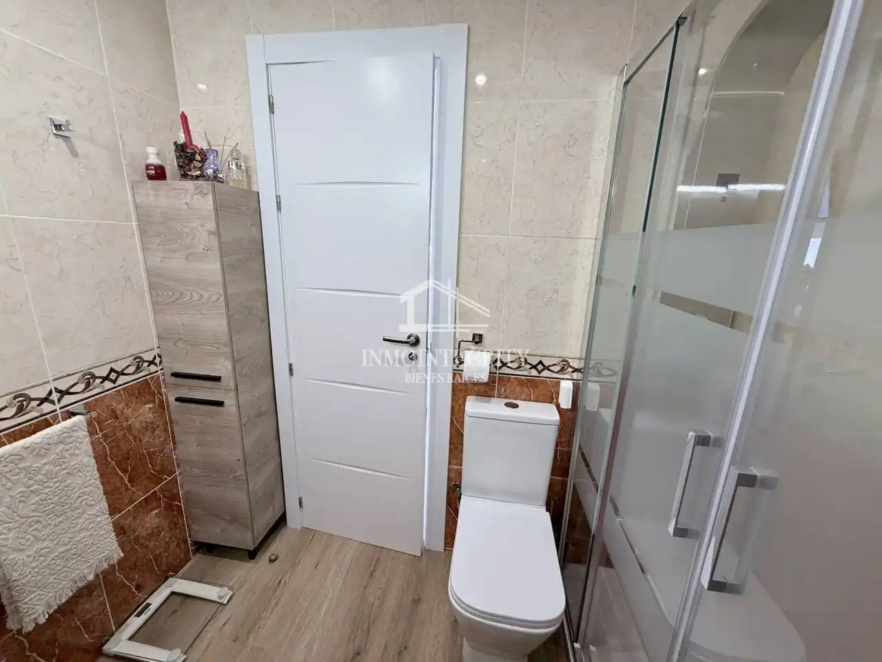 Bathroom of Apartments for sale in Oropesa del Mar / Orpesa  with Air Conditioner, Terrace and Furnished