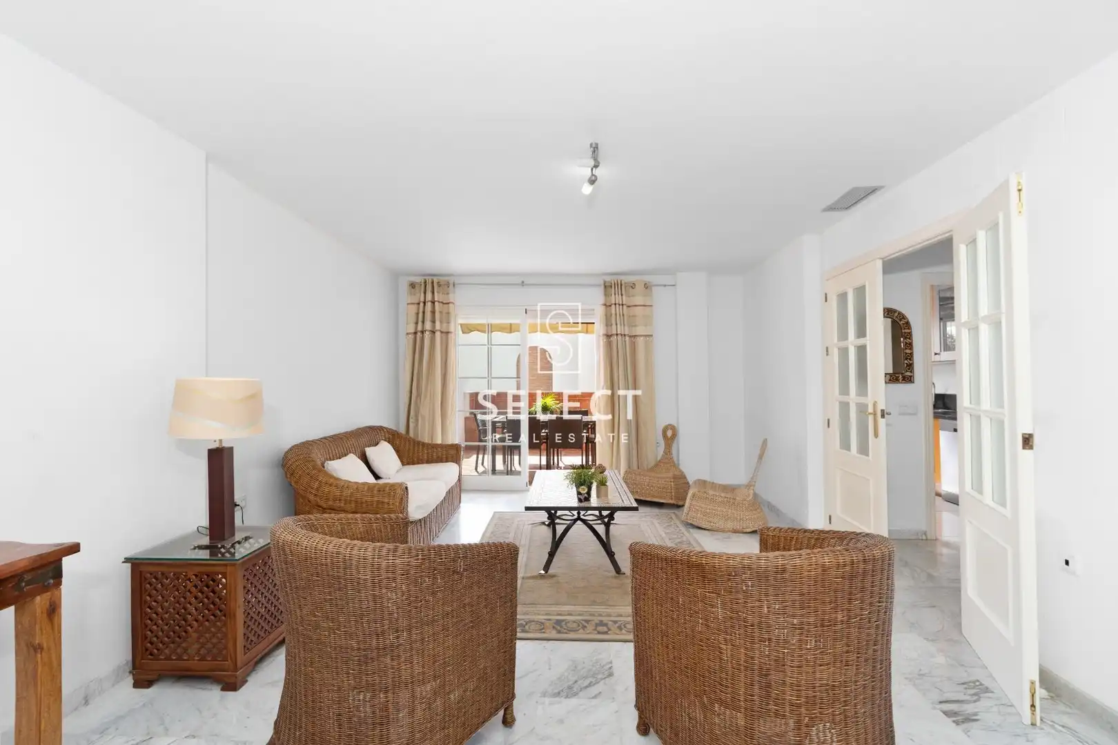Sala de estar de Casa adosada en venta en Almuñécar con Aire acondicionado, Calefacción y Terraza