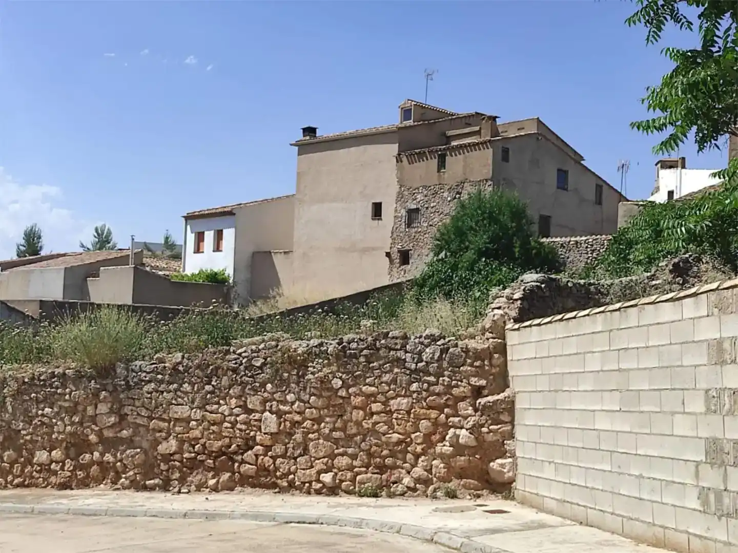 Vista exterior de Terreno en venta en Castillo de Garcimuñoz