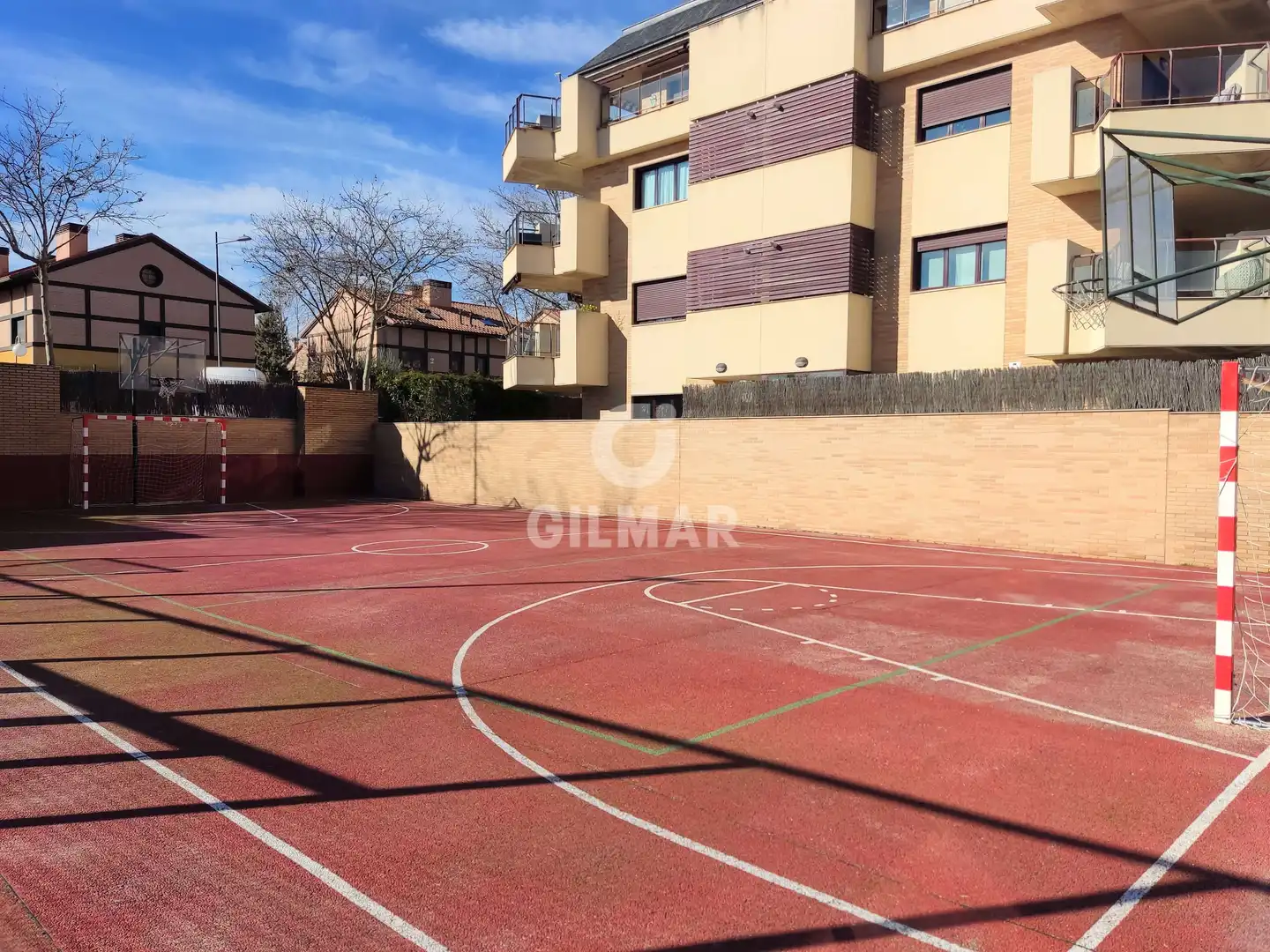 Vista exterior de Dúplex en venda en Boadilla del Monte amb Calefacció, Traster i Piscina