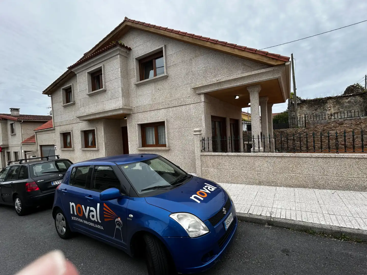 Vista exterior de Casa o chalet en venta en Vilagarcía de Arousa con Calefacción, Jardín privado y Parquet