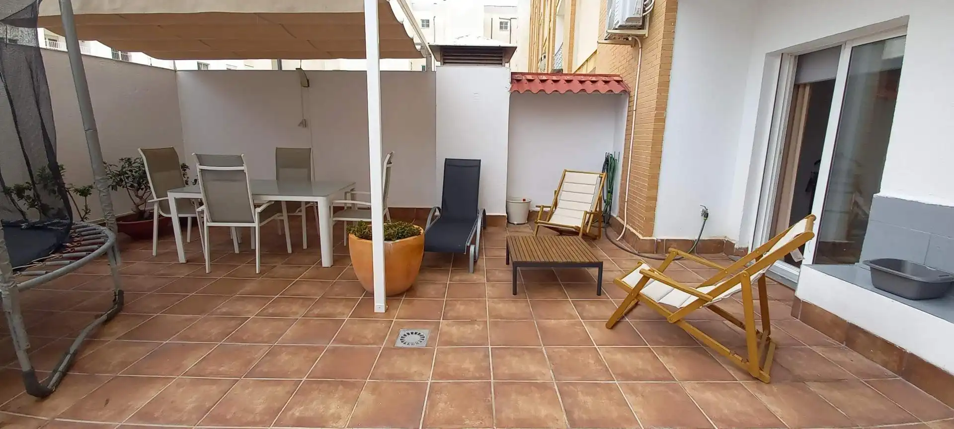 Terrasse von Wohnungen zur Miete in Torrevieja mit Klimaanlage, Heizung und Privatgarten