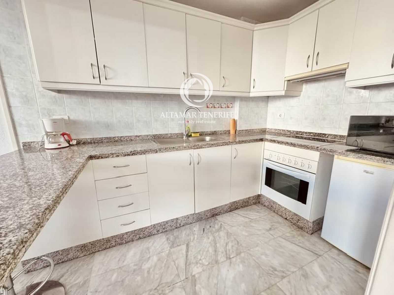 Cuina de Apartament en venda en Arona amb Terrassa, Piscina i Balcó