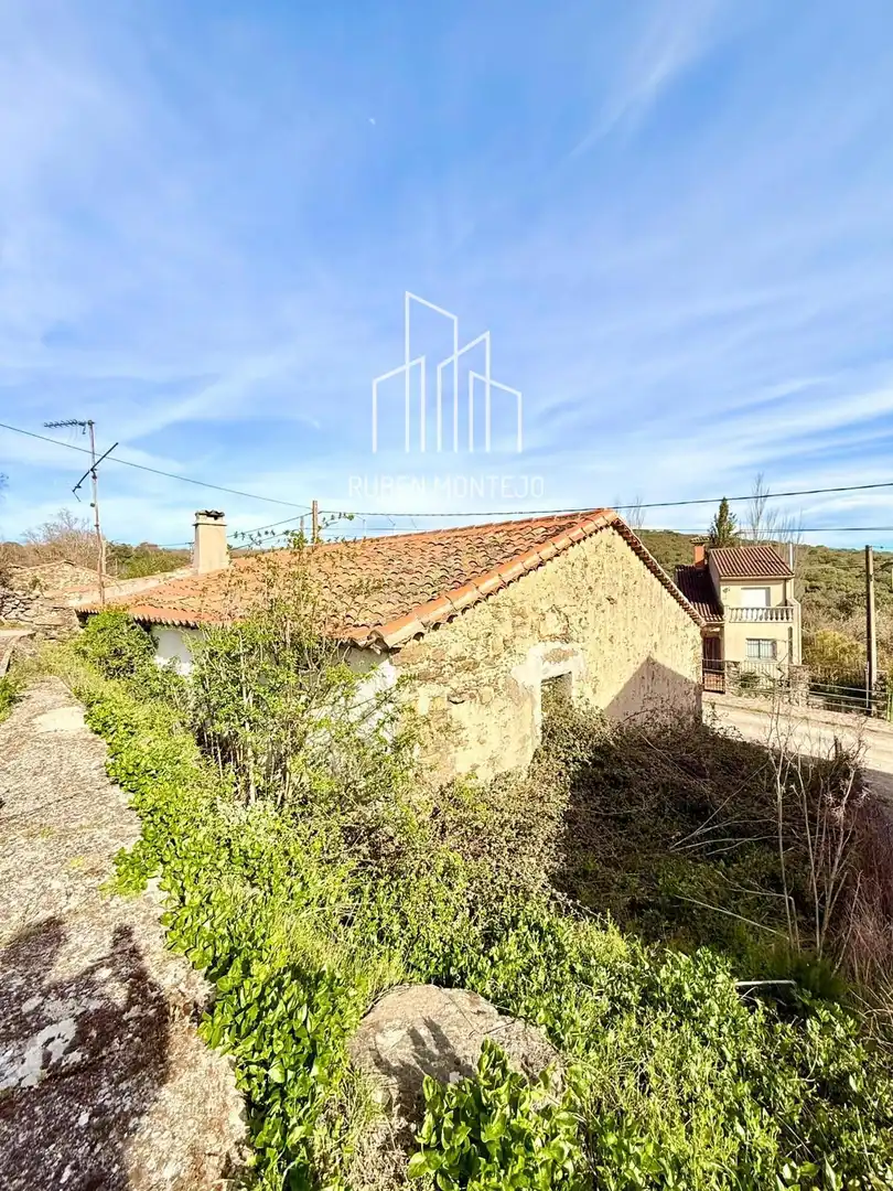 Vista exterior de Casa o chalet en venta en Membribe de la Sierra con Amueblado