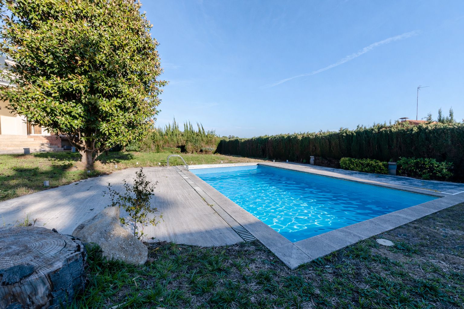 Piscina de Casa o xalet en venda en Badalona amb Aire condicionat, Calefacció i Jardí privat