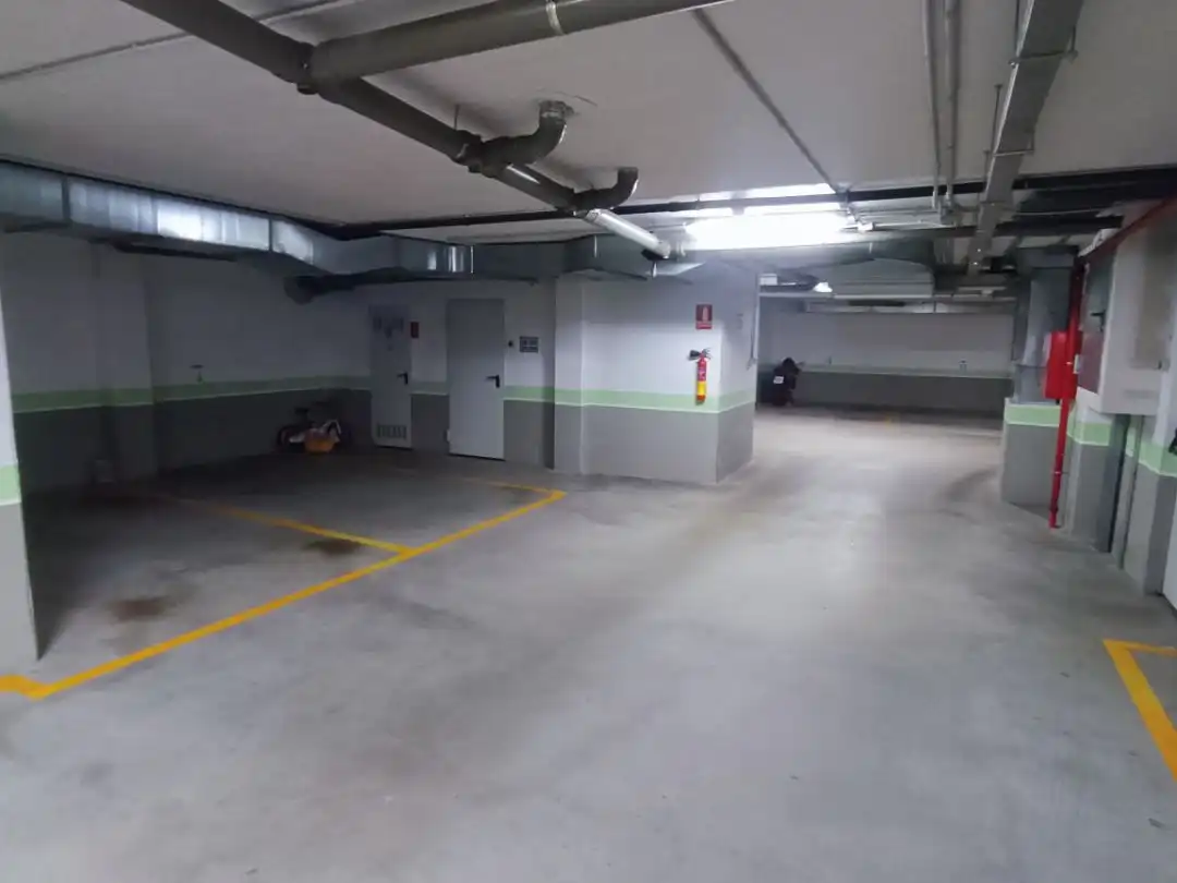 Parking of Garage for rent in Perillo
