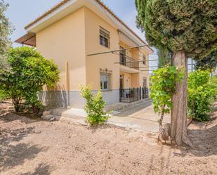 Vista exterior de Casa o xalet en venda en Baza amb Aire condicionat, Calefacció i Jardí privat