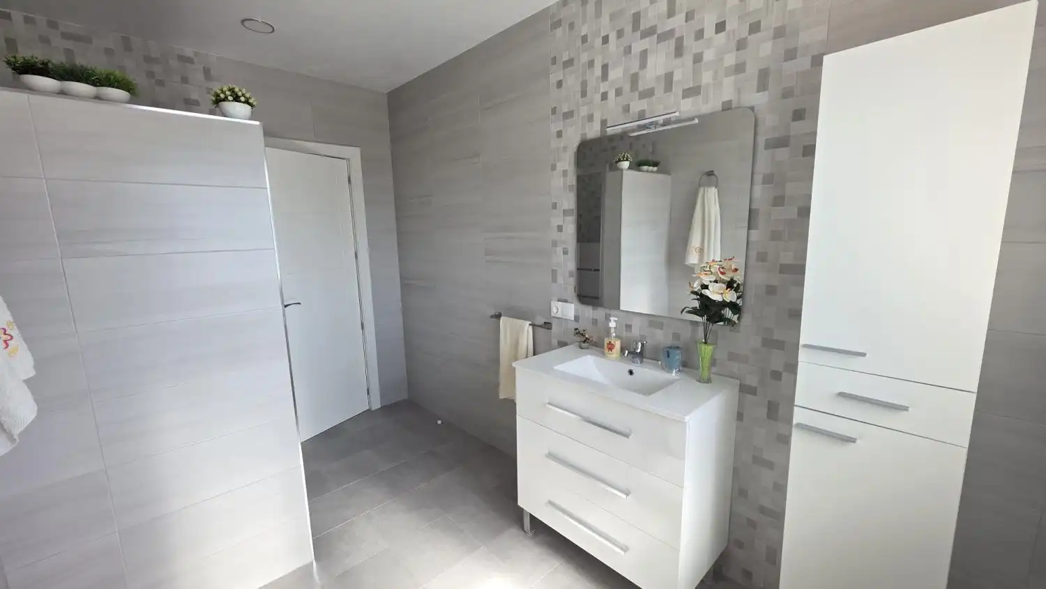 Bathroom of Flat for rent in Las Gabias  with Terrace and Furnished
