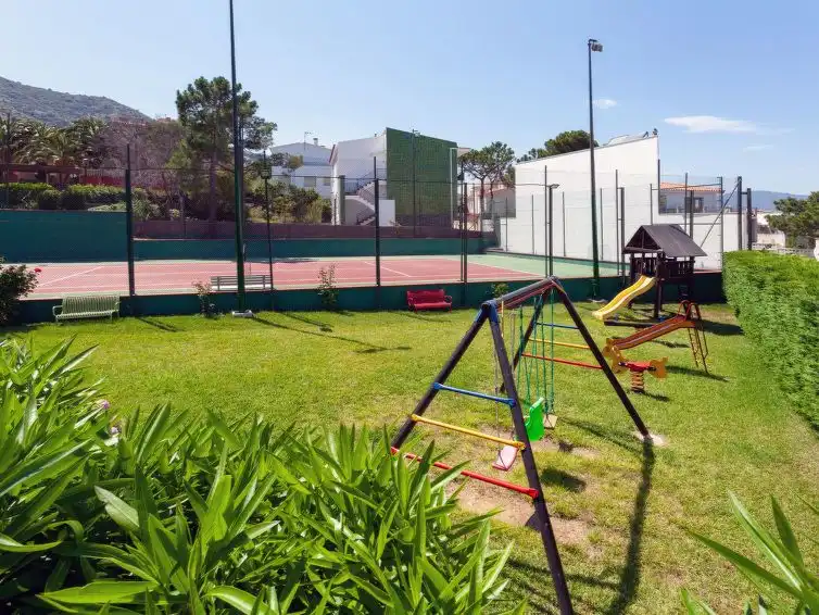 Jardí de Local en venda en Llançà amb Terrassa, Moblat i Internet