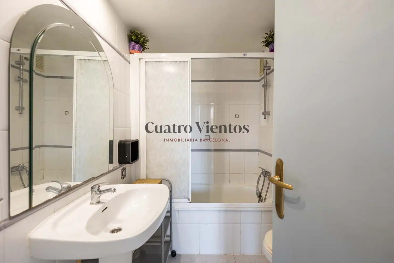 Bedroom of Flat for sale in Barcelona  with Air Conditioner, Heating and Oven