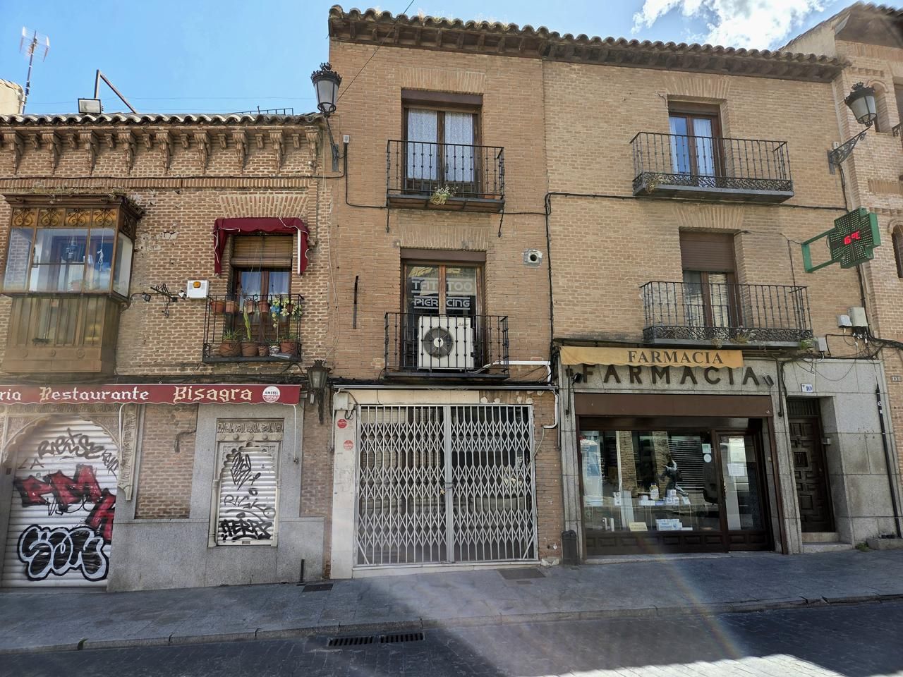 Vista exterior de Casa adosada en venda en  Toledo Capital amb Terrassa